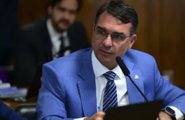 Flávio Bolsonaro aposta em Guedes, Sachsida e ex-BNDES para convencer investidores em encontros na Faria Lima