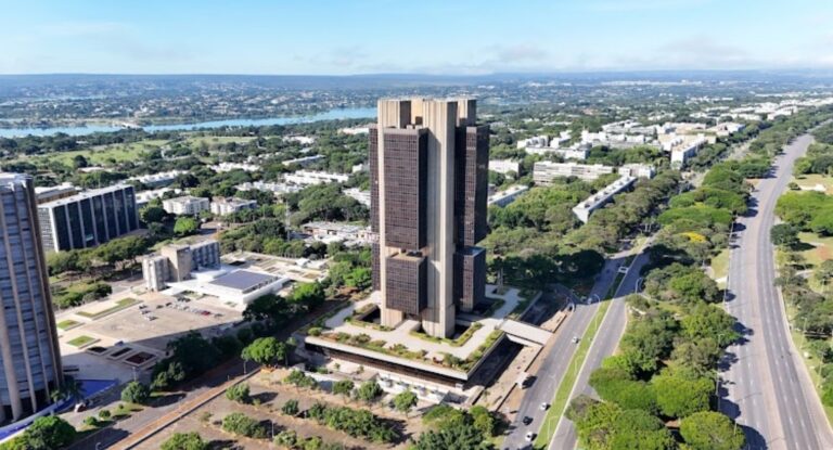 Mercado financeiro ajusta projeções: juros e inflação recuam em 2026, diz Boletim Focus