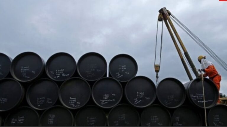 Tensão entre EUA e Venezuela pressiona petróleo e acende alerta nos mercados globais